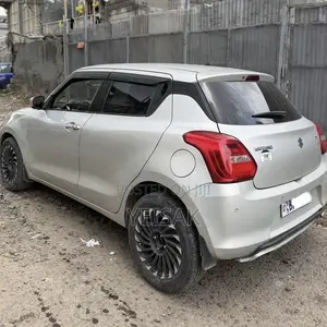 Suzuki Swift 2021 Silver