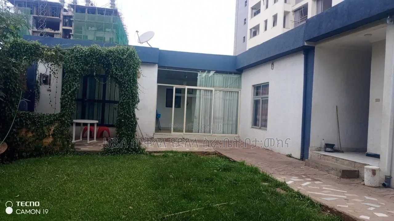አስቸኳይ የሚሸጥ 601 ካሬ.ሜትር L-Shape ሰርቪስ ያለው ቦታ ሺያጭ CMC ባድመ አካባቢ በጣም ቆንጆ ቦታ