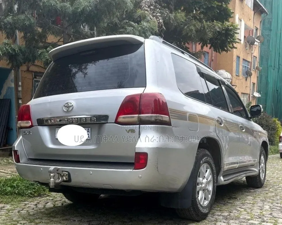 Toyota Land Cruiser 2010 Silver