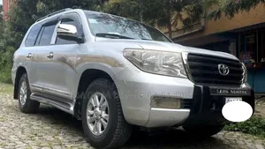 Toyota Land Cruiser 2010 Silver