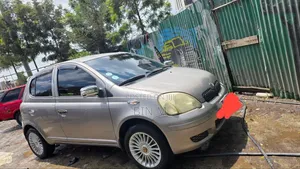 Toyota Vitz 2004 Gray