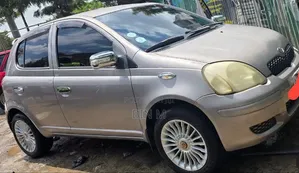 Toyota Vitz 2004 Gray