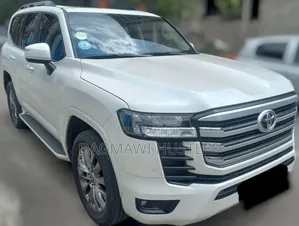 Toyota Land Cruiser LC300 2023 White