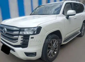 Toyota Land Cruiser LC300 2023 White