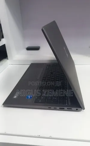 New Laptop HP ZBook Firefly G8 16GB Intel Core i7 SSD 512GB