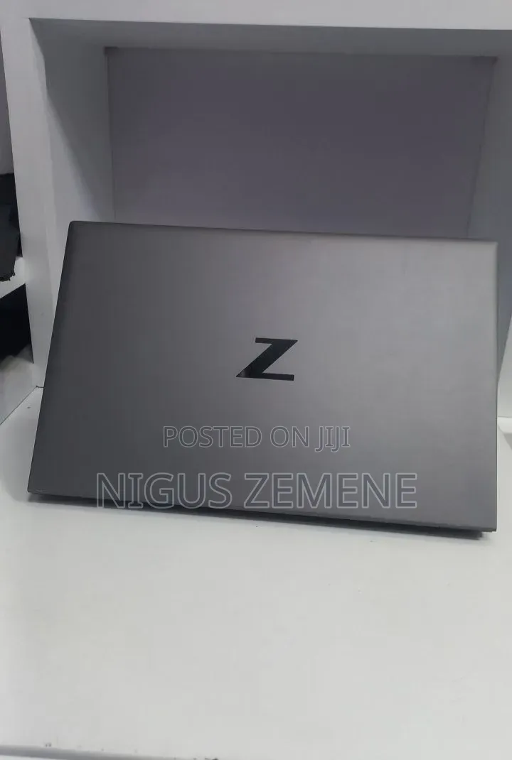 New Laptop HP ZBook Firefly G8 16GB Intel Core i7 SSD 512GB