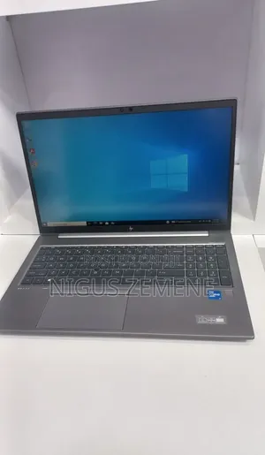 New Laptop HP ZBook Firefly G8 16GB Intel Core i7 SSD 512GB