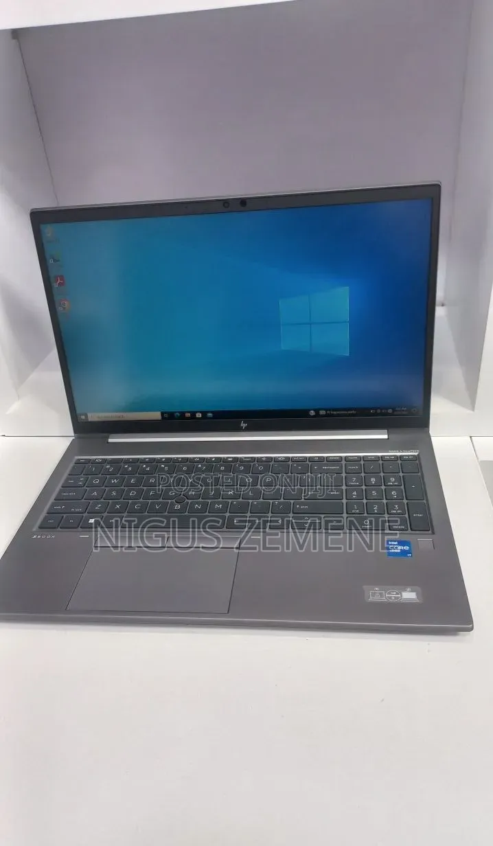 New Laptop HP ZBook Firefly G8 16GB Intel Core i7 SSD 512GB