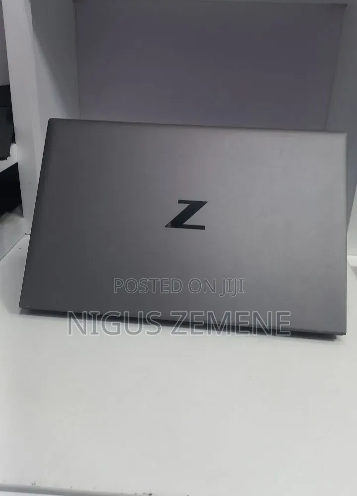 New Laptop HP ZBook Firefly G8 16GB Intel Core i7 SSD 512GB