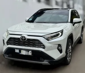 Toyota RAV4 2021 White