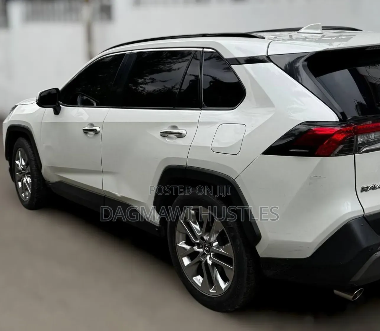 Toyota RAV4 2021 White