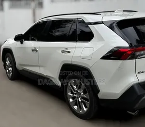Toyota RAV4 2021 White