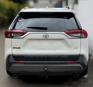 Toyota RAV4 2021 White