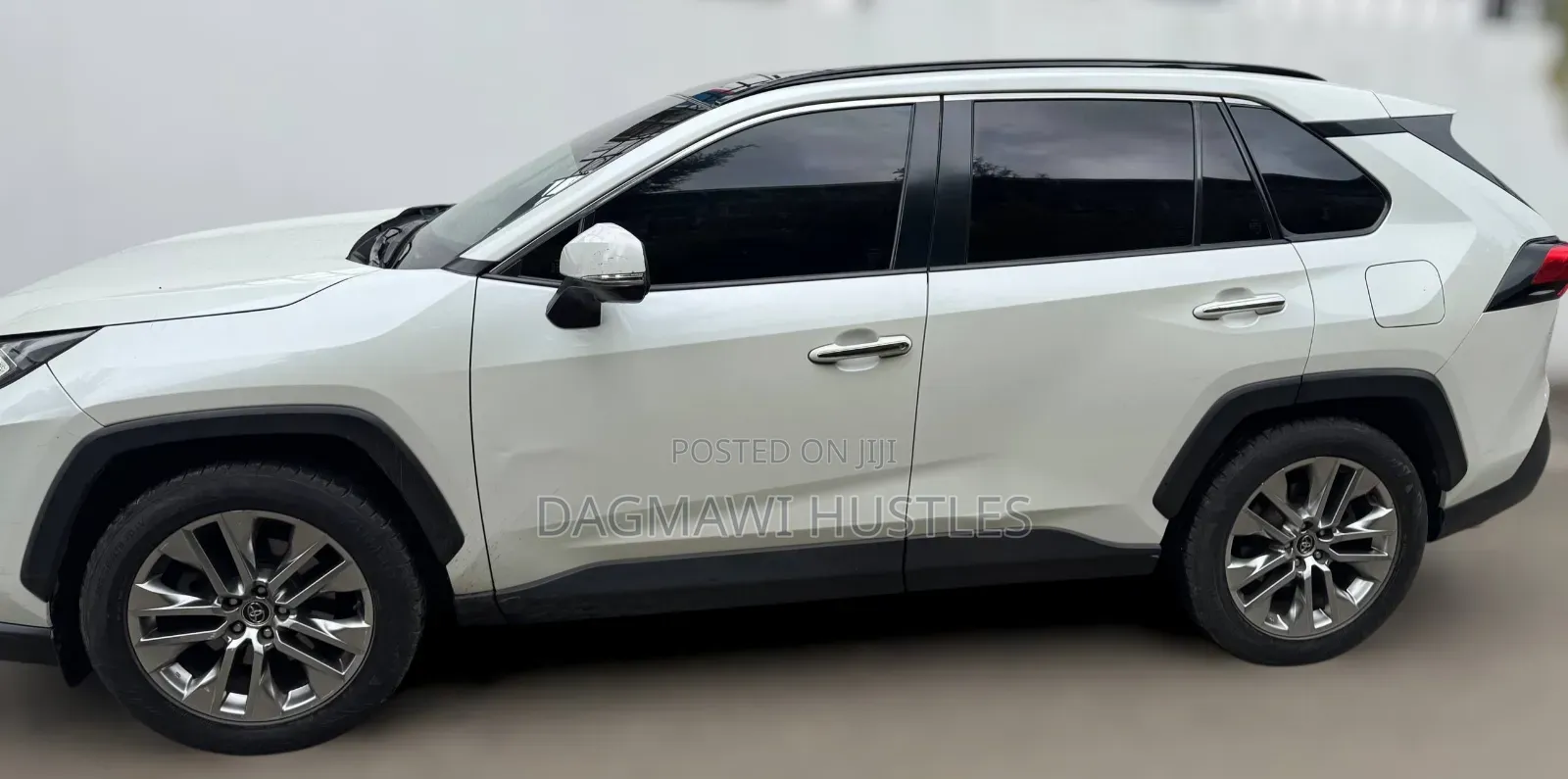 Toyota RAV4 2021 White
