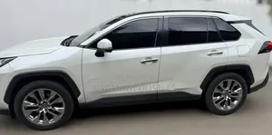 Toyota RAV4 2021 White