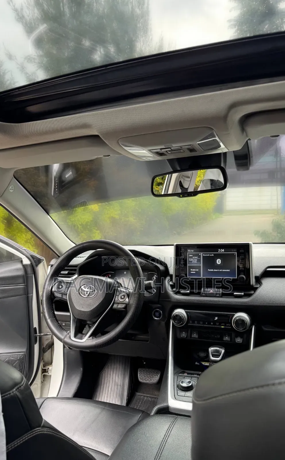 Toyota RAV4 2021 White