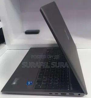 New Laptop HP ZBook Firefly G8 16GB Intel Core i7 SSD 512GB