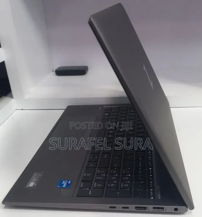 New Laptop HP ZBook Firefly G8 16GB Intel Core i7 SSD 512GB