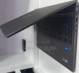 New Laptop HP ZBook Firefly G8 16GB Intel Core i7 SSD 512GB
