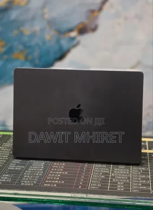 New Laptop Apple MacBook Pro 2024 M4 16GB Apple M4 Pro SSD 512GB