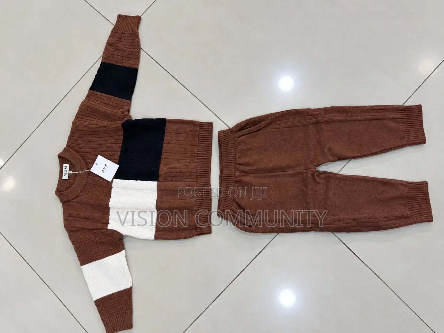 Boys 2-Piece Tracksuit Set – Sweatshirt Jogger Pants – Brand New