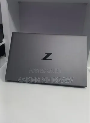 New Laptop HP ZBook Firefly G8 16GB Intel Core i7 SSD 512GB