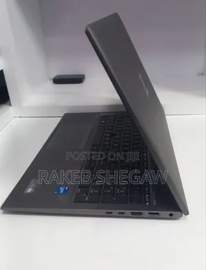 New Laptop HP ZBook Firefly G8 16GB Intel Core i7 SSD 512GB