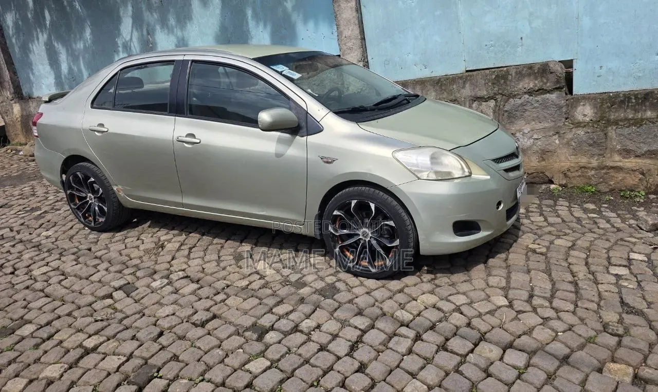 Toyota Belta 2009 Gray