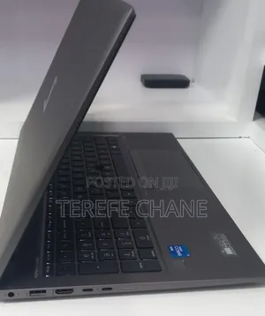 New Laptop HP ZBook Firefly G8 16GB Intel Core i7 SSD 512GB