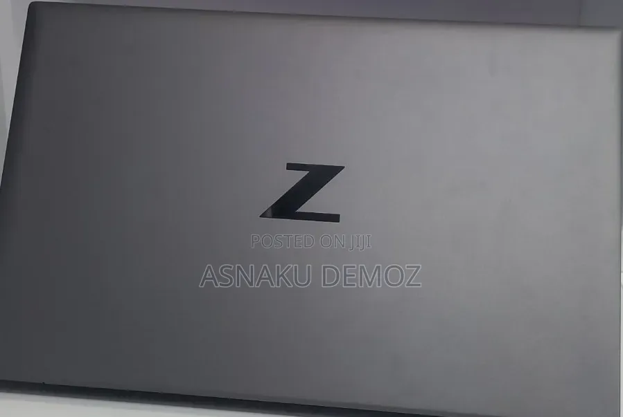 New Laptop HP ZBook Firefly G8 16GB Intel Core i7 SSD 512GB