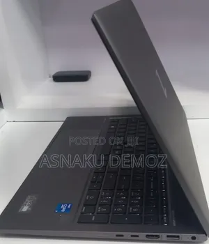 New Laptop HP ZBook Firefly G8 16GB Intel Core i7 SSD 512GB