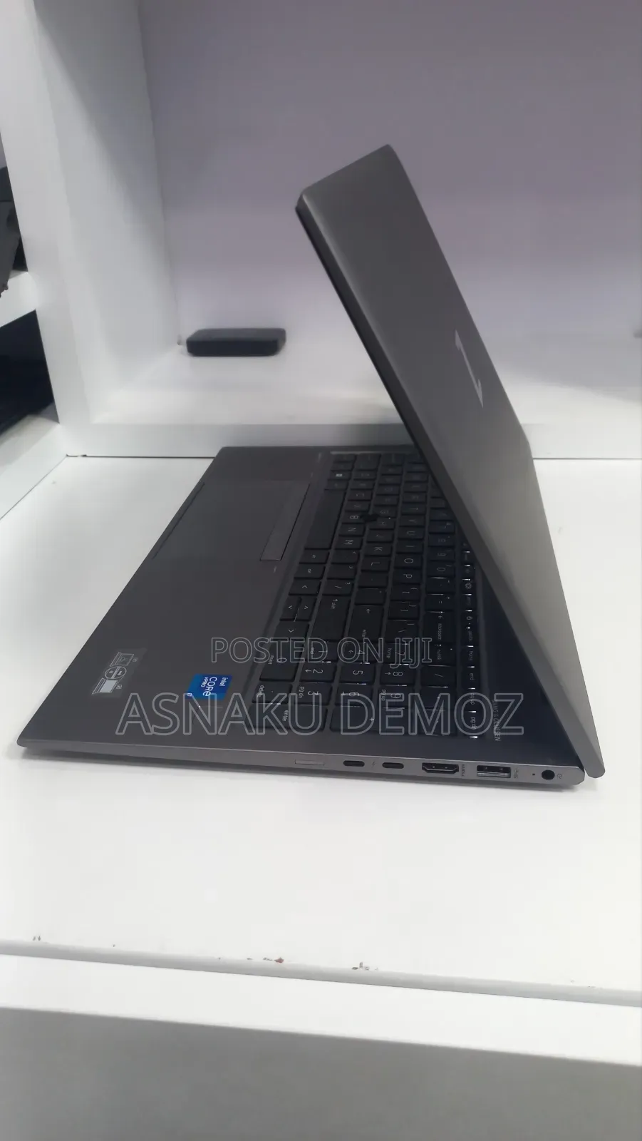 New Laptop HP ZBook Firefly G8 16GB Intel Core i7 SSD 512GB