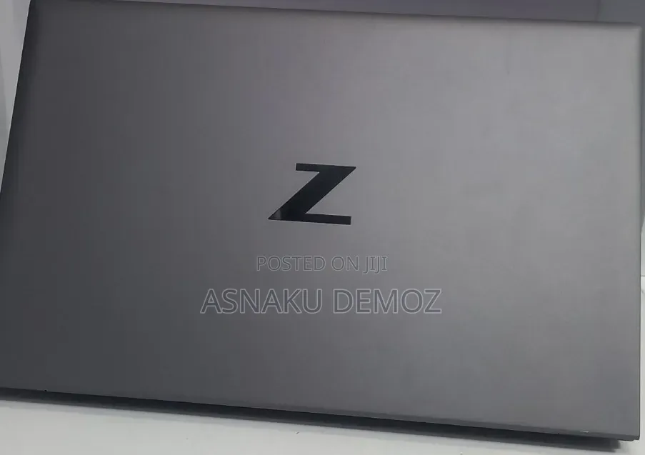 New Laptop HP ZBook Firefly G8 16GB Intel Core i7 SSD 512GB