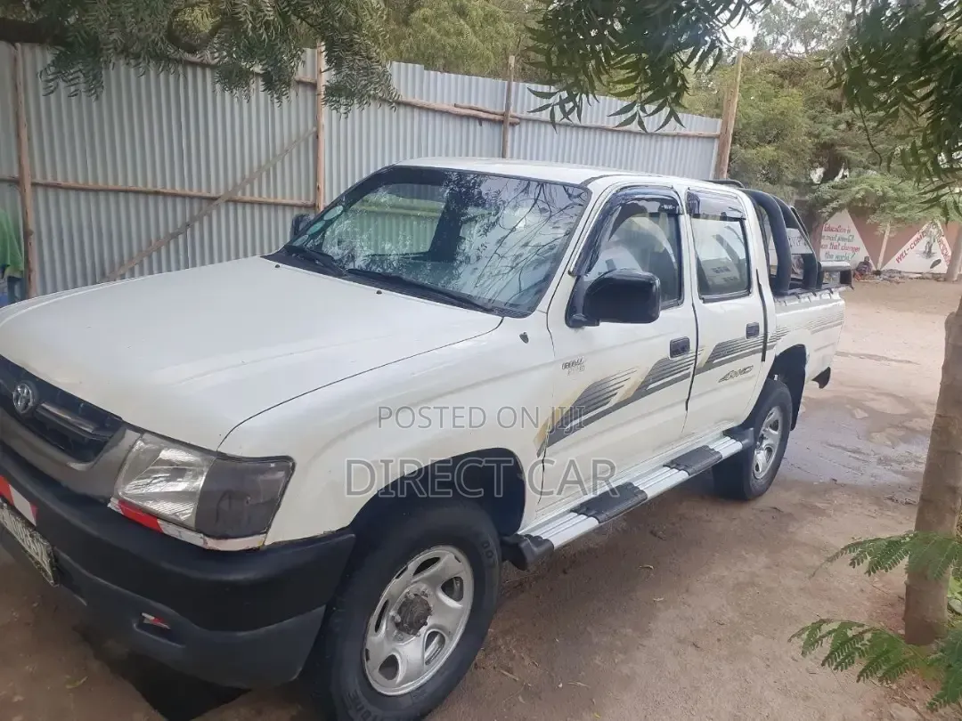 Toyota Hilux 2003 White