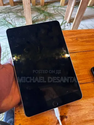 Apple iPad mini 4 128 GB Silver