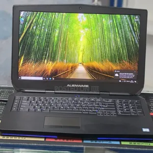 New Laptop Alienware M17 R3 8GB Intel Core i7 SSD 256GB