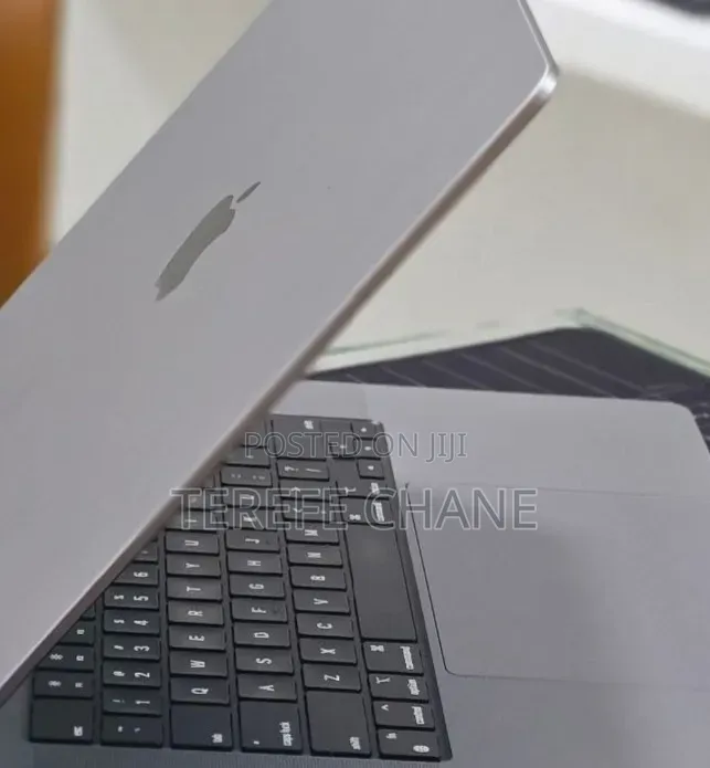 New Laptop Apple MacBook Pro 2023 M2 16GB Apple M2 SSD 512GB