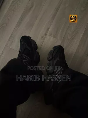 New Balance 9060 Triple Black
