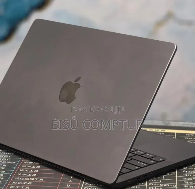 New Laptop Apple MacBook Pro 2024 M4 16GB Apple M4 SSD 512GB