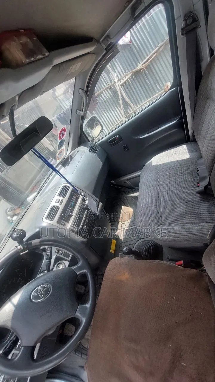 Toyota HiAce 2008 Silver