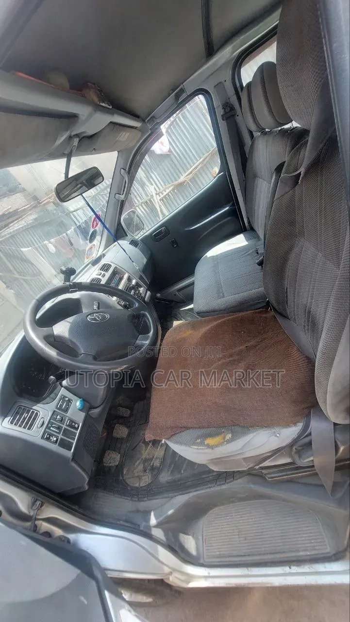 Toyota HiAce 2008 Silver
