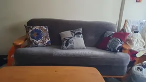 6 Seat Sofa With Center Table