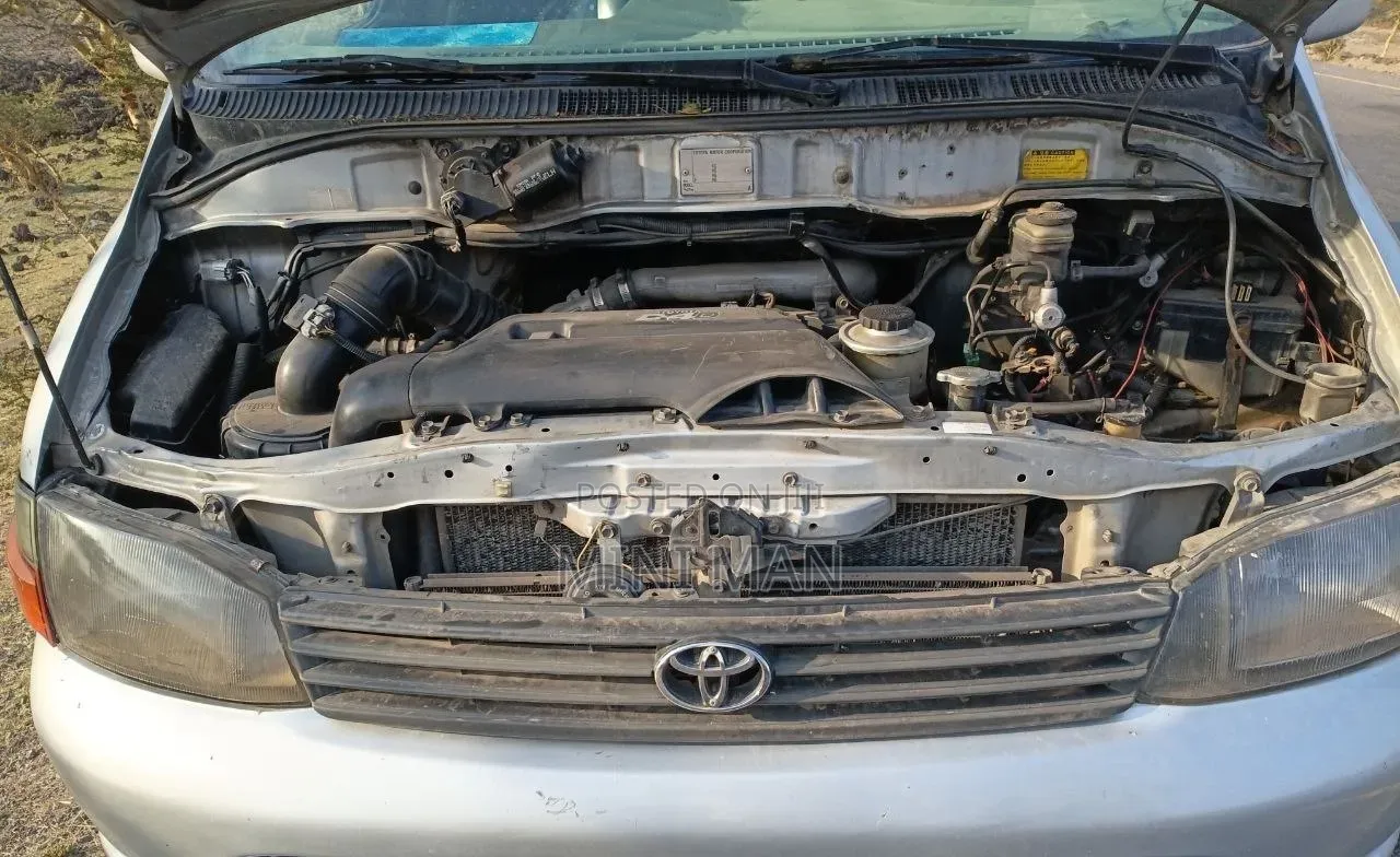 Toyota HiAce 2005 Silver