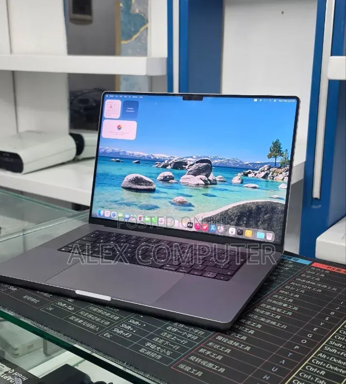 New Laptop Apple MacBook Pro 2021 M1 32GB Apple M1 SSD 512GB
