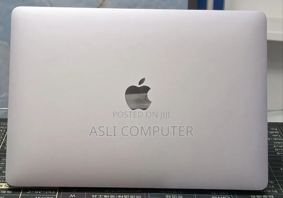 New Laptop Apple MacBook Pro 2022 M2 8GB Apple M2 SSD 256GB