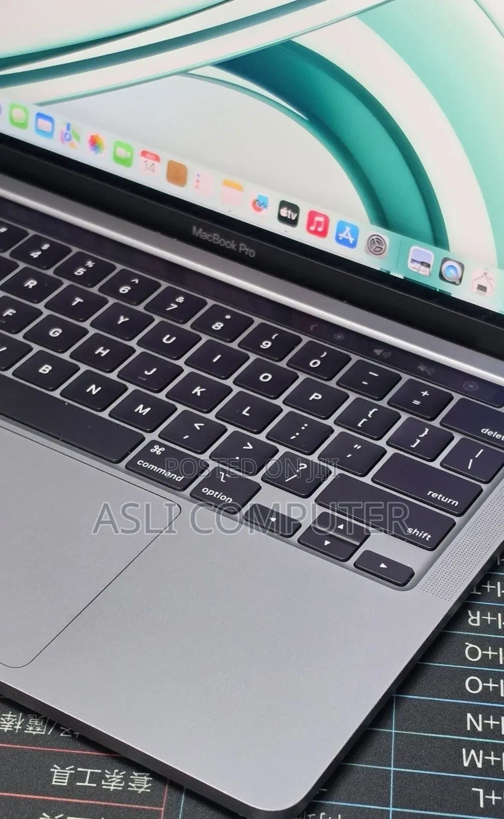 New Laptop Apple MacBook Pro 2022 M2 8GB Apple M2 SSD 256GB