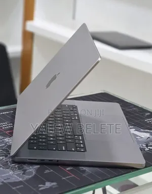 New Laptop Apple MacBook Pro 2023 M2 16GB Apple M2 SSD 512GB