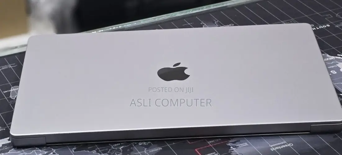 New Laptop Apple MacBook Pro 2022 M2 16GB Apple M2 SSD 512GB
