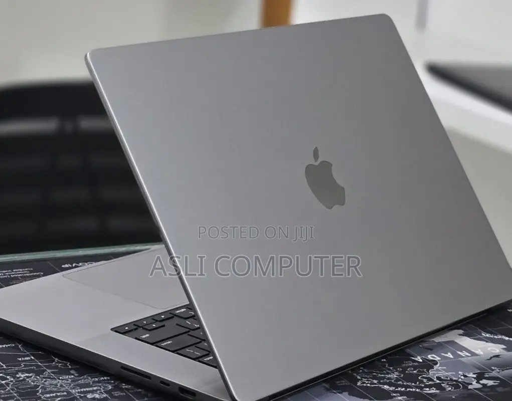 New Laptop Apple MacBook Pro 2022 M2 16GB Apple M2 SSD 512GB