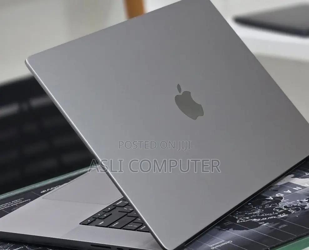 New Laptop Apple MacBook Pro 2022 M2 16GB Apple M2 SSD 512GB